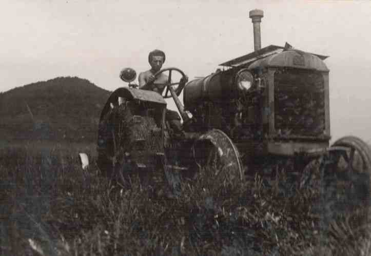 Podnimayut-tselinu-v-s_-Alekseevka-1936-261x180